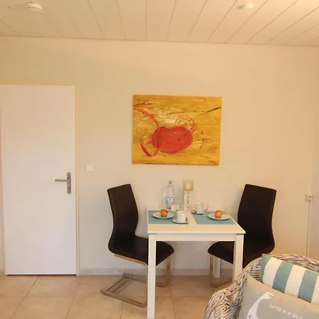 Glueck Apartment *