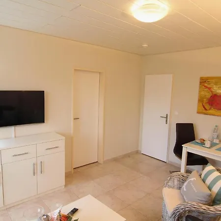Glueck Apartment