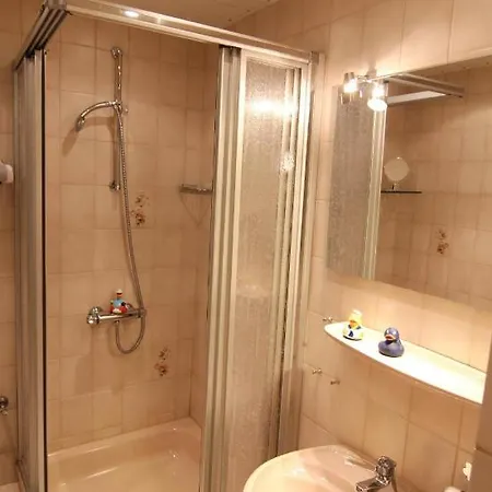 Glueck Apartment